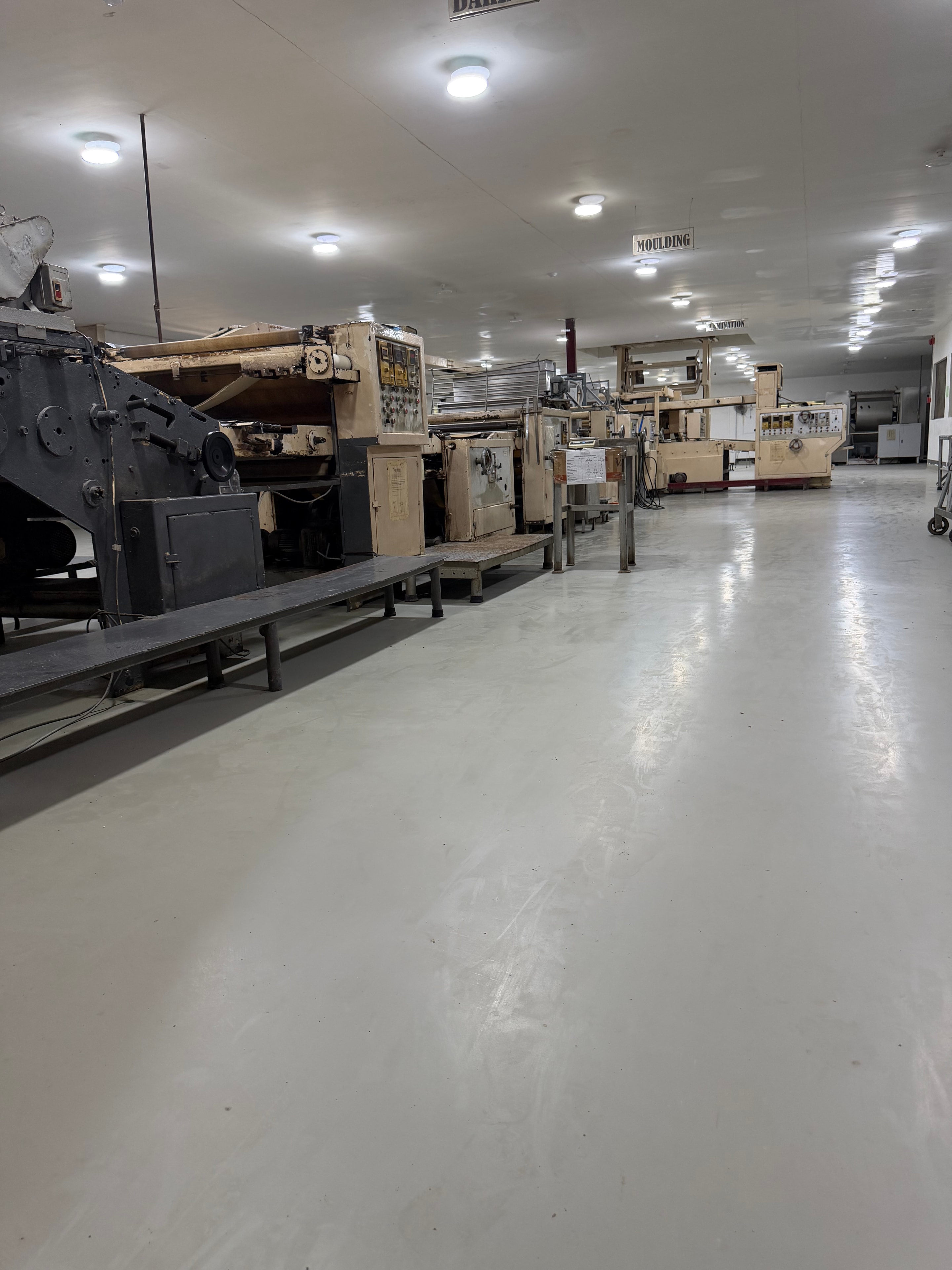 Cold storage thermal-shock resistant floor